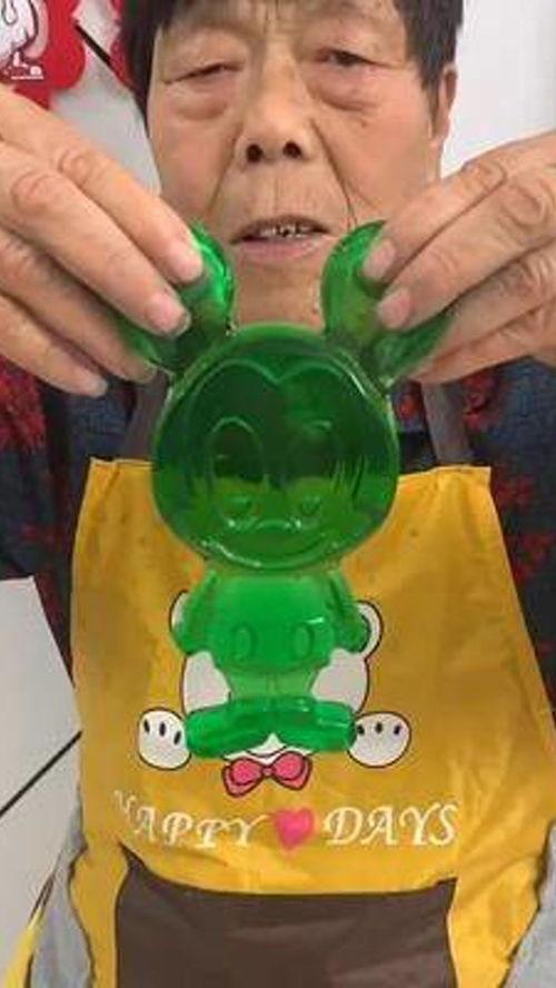 拳头吃瓜视频,揭秘拳头吃瓜视频背后的故事