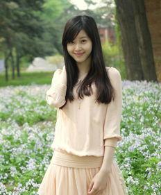 清华校花吃瓜视频,校园生活趣味横生